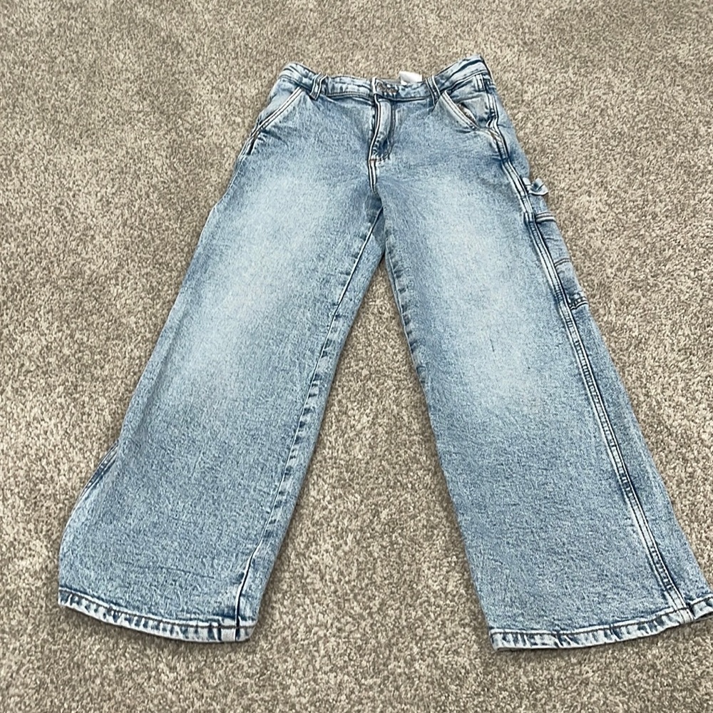 H&M Girls’ Wide legs, High Waist Jeans . Gently used. In good conditions.